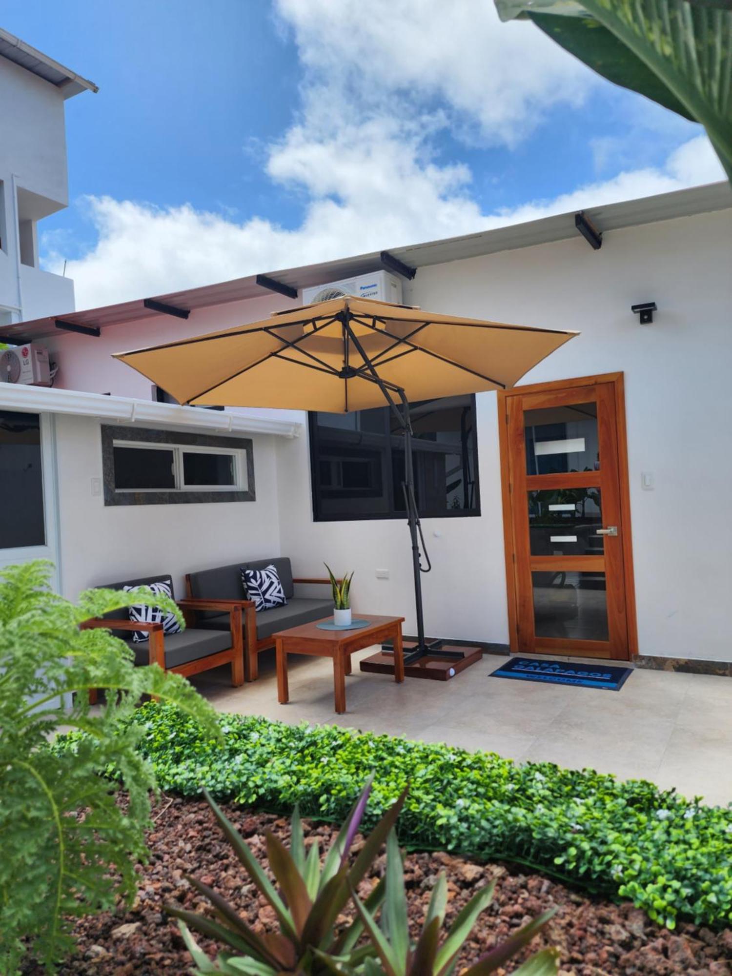 Casa Galapagos By Hostal Fragata Puerto Ayora  Exteriör bild